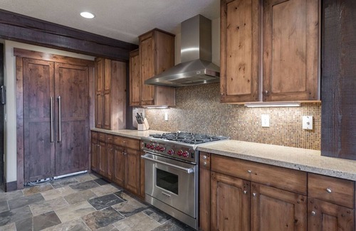 Huntsville Condo | Upper Level. Amazing Mountain Views. Exposed Wooden Beams. EW103