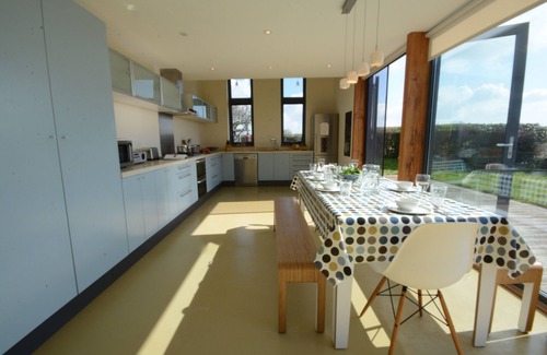Martlesham Heath Cottage | UPPER LODGE, SHOTLEY, pet friendly, with a garden in Chelmondiston