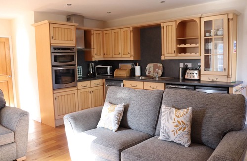 Pembroke Apartment | Upper Old Farmhouse, Portclew Cottages