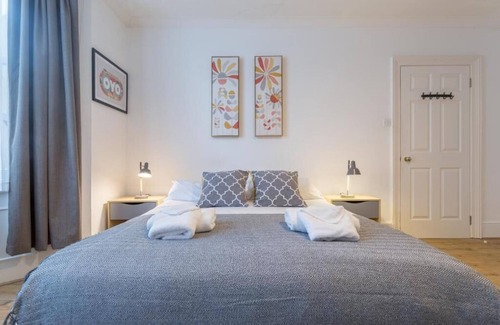 Kemptown Hotel | Upper Rock B1 - triple room en-suite