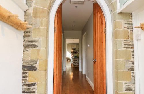 Tan-y-groes Apartment | Upper Vestry