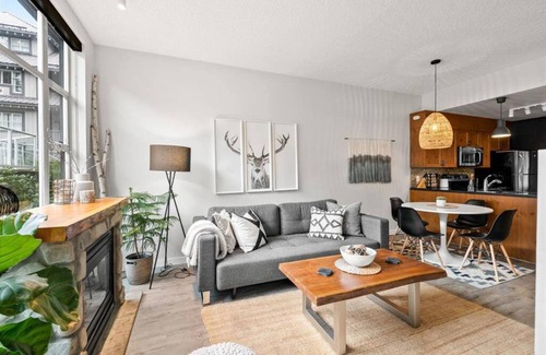 Blackcomb Apartment | Upper Village Spacious 1BRM: Sleeps 4,Near Restaurants and Gondola!