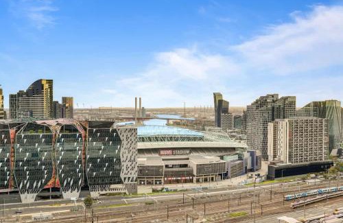 Melbourne Central Business District Apartment | Upper West Side Gem on 25th Floor with pool and gym