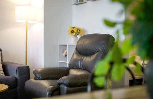 Melbourne Central Business District Apartment | Upper West Side Gem on 25th Floor with pool and gym