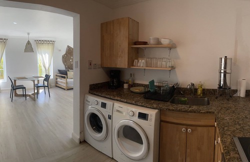 Orange Bay Apartment | upscale 1 bedroom apartment in private beach community