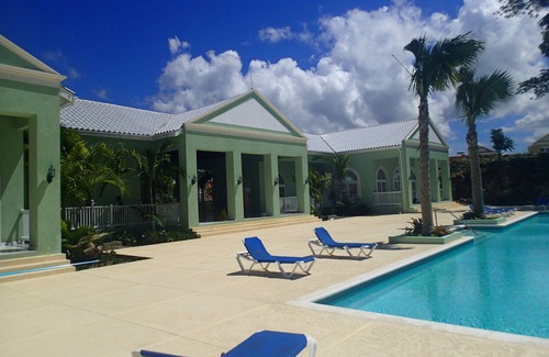 Orange Bay Apartment | upscale 1 bedroom apartment in private beach community