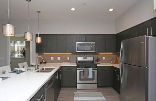 Menlo Park Condo | Upscale 1BR Condo in Menlo Park with Poolside Relaxation