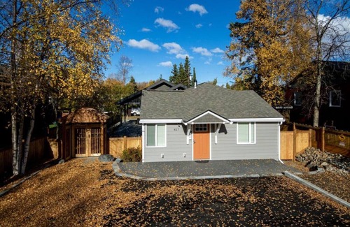 North Star House | Upscale 1BR Downtown Cottage