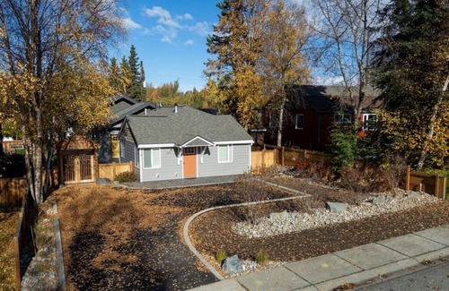 North Star House | Upscale 1BR Downtown Cottage