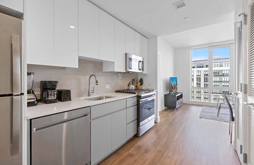 White Plains Apartment | Upscale 1BR in Downtown | Kitchen | Gym | Work Space
