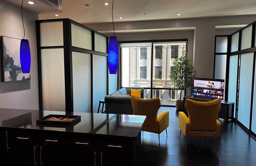 Downtown Los Angeles Condo | Upscale 2-bedroom condo with AC, WiFi in brilliant Downtown Los Angeles