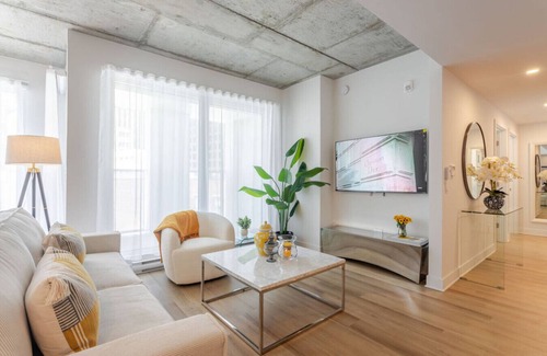 Old Montreal Apartment | Upscale 2 BR condo in MTL OLd Port|+Free Parking