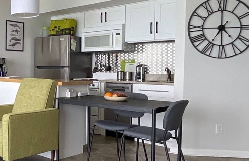 Myrtle Beach Condo | Upscale 2023 Reno; Introductory Rates! Oceanfron, King bed,65”tv, View!Location!