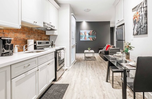Central Hamilton Apartment | Upscale 2BR Condo with Netflix - Prime Location