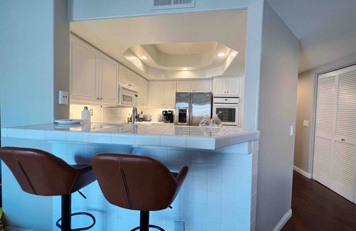 La Jolla Village Condo | Upscale 2BR La Jolla Condo w/Pool, Gym & Spa