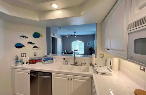 La Jolla Village Condo | Upscale 2BR La Jolla Condo w/Pool, Gym & Spa