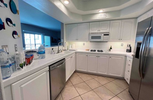 La Jolla Village Condo | Upscale 2BR La Jolla Condo w/Pool, Gym & Spa