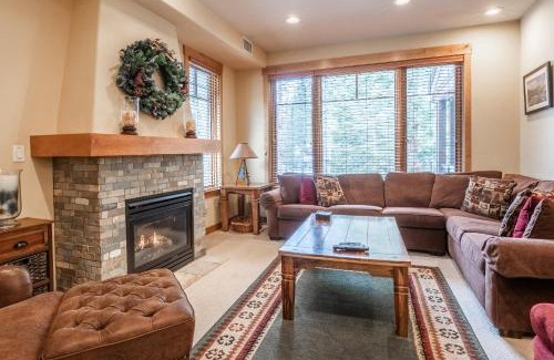 Woodwinds House | Upscale 4 Bed, 3 Bath at the Woodwinds with Amazing Mountain Views and Golf Course Access and private hot tub and garage sleeps 10