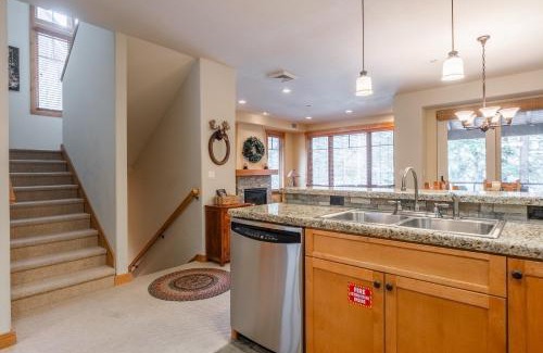 Woodwinds House | Upscale 4 Bed, 3 Bath at the Woodwinds with Amazing Mountain Views and Golf Course Access and private hot tub and garage sleeps 10