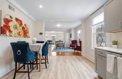 Worcester Condo | Upscale 4 Bedroom Condo w King Bed Suite