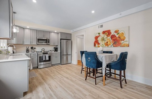 Worcester Condo | Upscale 4 Bedroom Condo w King Bed Suite
