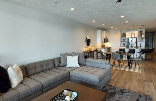 Arnolds Park Condo | Upscale 4 Bedroom/3 Bath Lakefront Condo @ Bridges Bay Resort with Amazing View