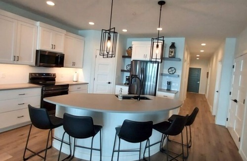 Arnolds Park Condo | Upscale 4 Bedroom/3 Bath Lakefront Condo @ Bridges Bay Resort with Amazing View