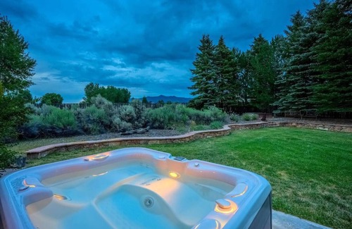 El Prado House | Upscale Adobe home on 2 acres, 20 min to Taos Ski Valley, Mtn Views, Hot Tub