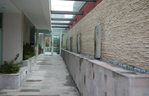 Guapulo Apartment | Upscale apartment conveniently located at a low price