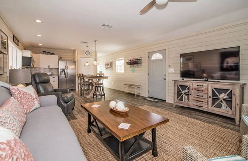 Indian Shores Villa | Upscale Beach suite. On the Bay and Just steps from the Beach !