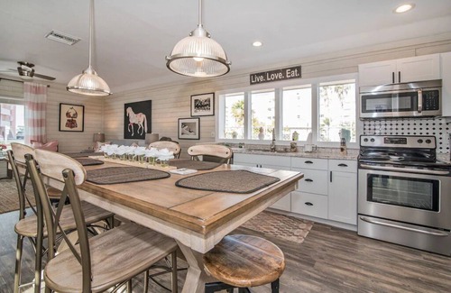 Indian Shores Villa | Upscale Beach suite. On the Bay and Just steps from the Beach !