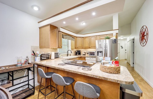 Newland House | Upscale Blue Ridge Mtns Escape: Great for Groups!