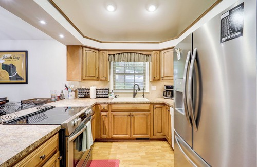 Newland House | Upscale Blue Ridge Mtns Escape: Great for Groups!
