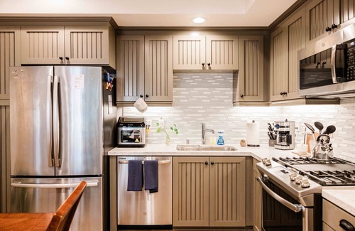Rolling Hills Estates Condo | Upscale Condo - Gym, Game Room, Coffee Shop
