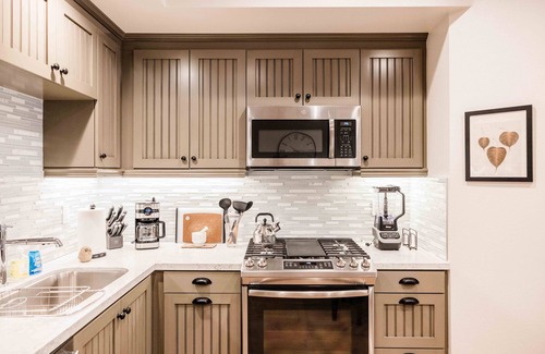 Rolling Hills Estates Condo | Upscale Condo - Gym, Game Room, Coffee Shop
