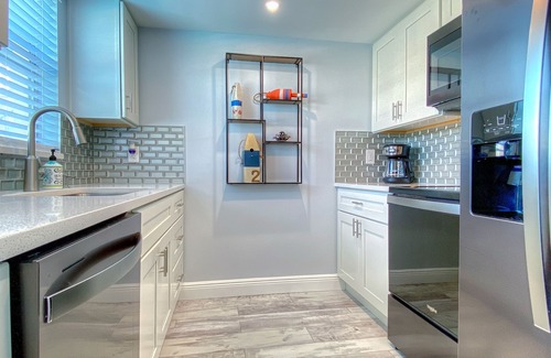 Treasure Island Condo | Upscale condo with bayside pool views - close to Treasure Island Beach