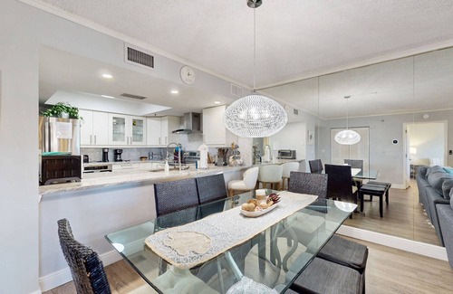 Indian Shores Condo | Upscale condo with gorgeous Gulf views & beachfront heated pool & spa