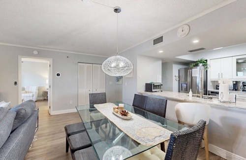 Indian Shores Condo | Upscale condo with gorgeous Gulf views & beachfront heated pool & spa