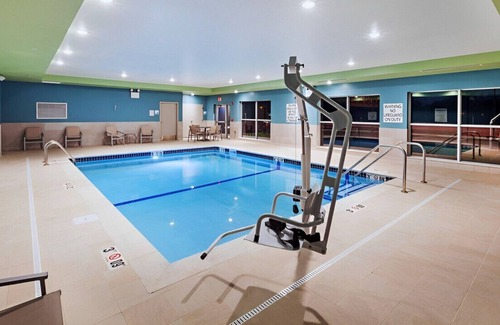 Lenexa House | Upscale & Cozy Suite! WiFi & Breakfast Included