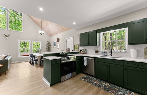 Sautee Nacoochee Cabin | Upscale Creek Retreat:Theater&Pickleball, in Helen