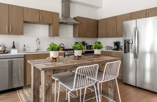 Edgehill Condo | Upscale Gulch View Getaway with WiFi, Patio, Seasonal Pool, & Gym - 1 Dog OK
