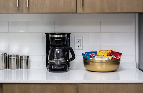 Edgehill Condo | Upscale Gulch View Getaway with WiFi, Patio, Seasonal Pool, & Gym - 1 Dog OK