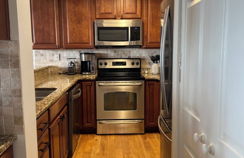 Garden City Condo | Upscale Home Away From Home: 3 King BR-3BA