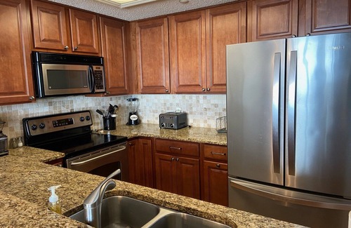 Garden City Condo | Upscale Home Away From Home: 3 King BR-3BA