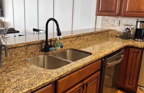 Garden City Condo | Upscale Home Away From Home: 3 King BR-3BA