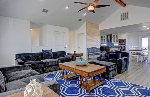 Port Aransas House | Upscale home! Beach Access! Community Pool