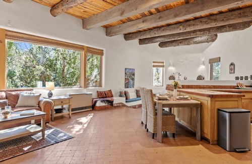 Northeast Santa Fe House | Upscale Home In North Hills