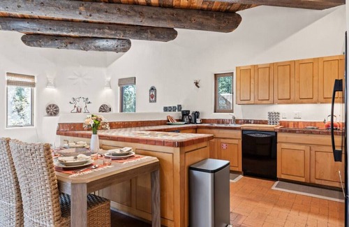 Northeast Santa Fe House | Upscale Home In North Hills
