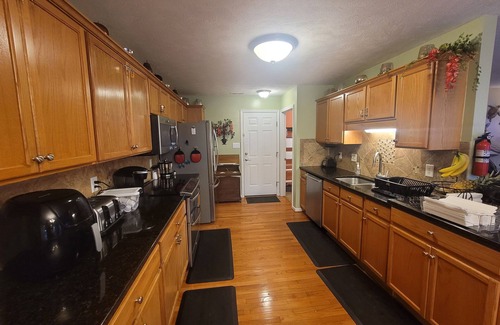 South View House | Upscale Home Quiet Area with Hot Tub Near Hope Mills Lake