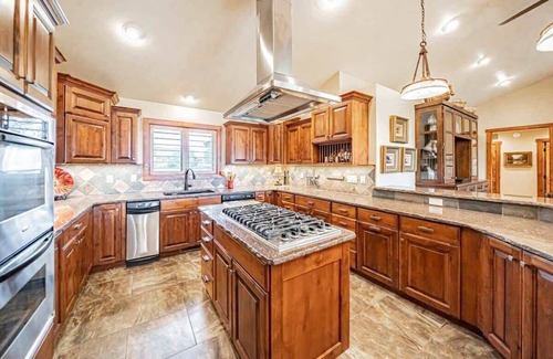 Victor House | Upscale, Hot Tub, Wildlife, Views!
